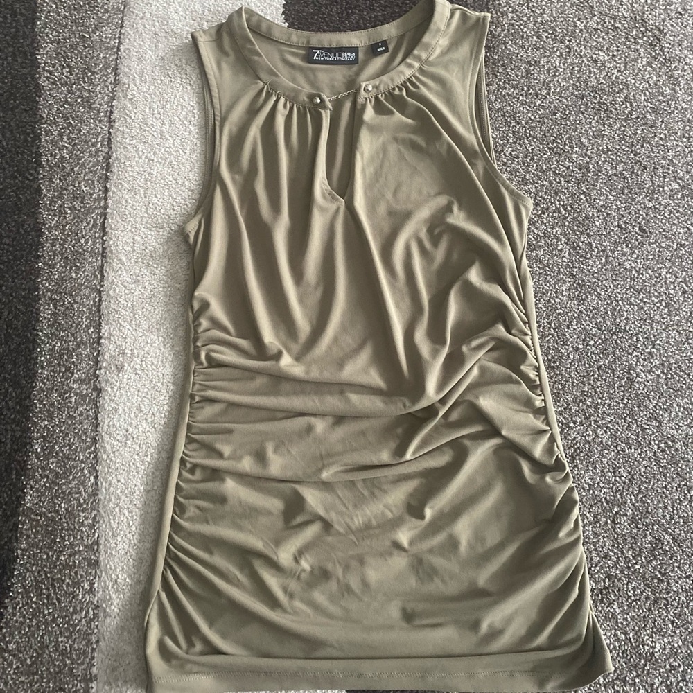 New York & Company green top